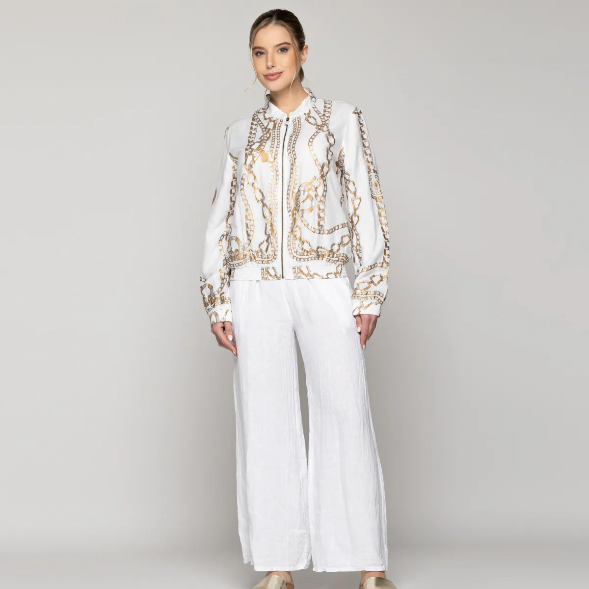 LINEATRE - Chaqueta Mujer Bomber Constanza Blanca Con Diseño De Cadenas Doradas Lineatre