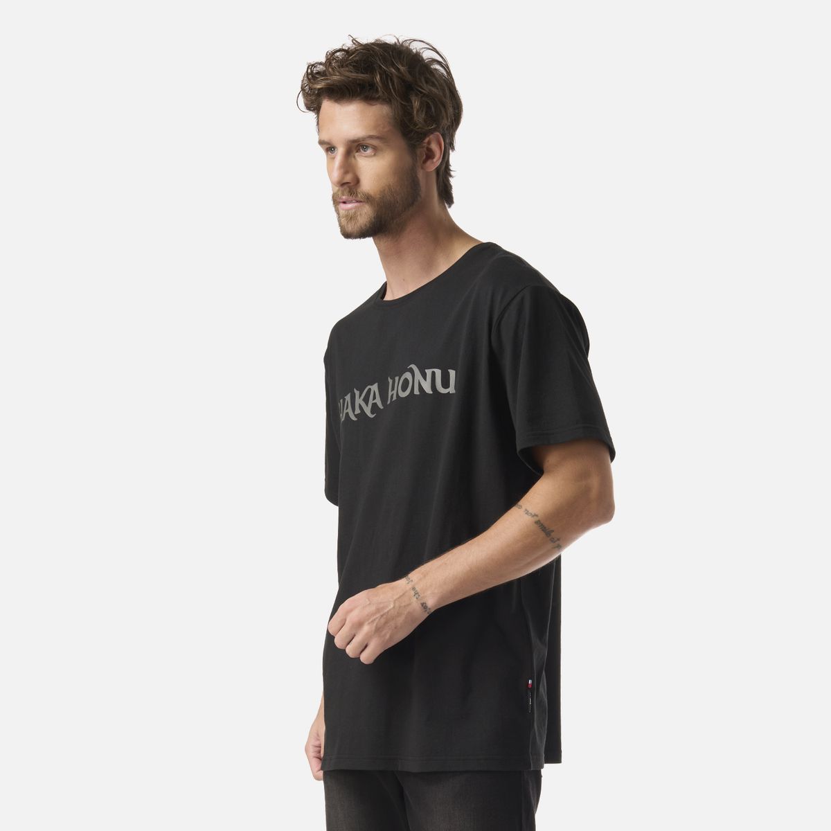 HAKA HONU - Polera Hombre Logo Negro Haka Honu