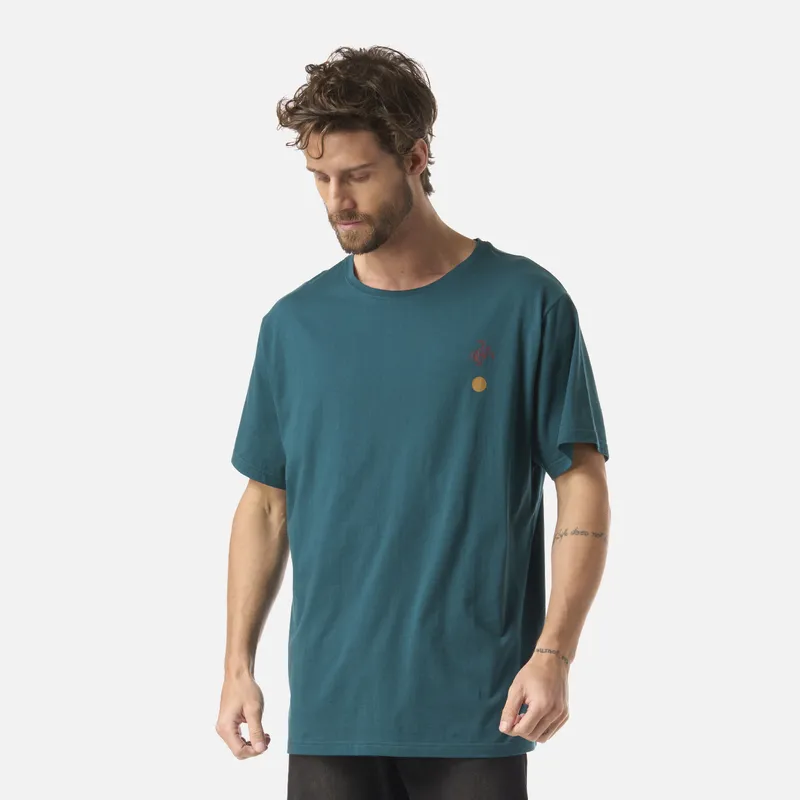 HAKA HONU - Polera Hombre El Cuernudo Petroleo Oscuro Haka Honu