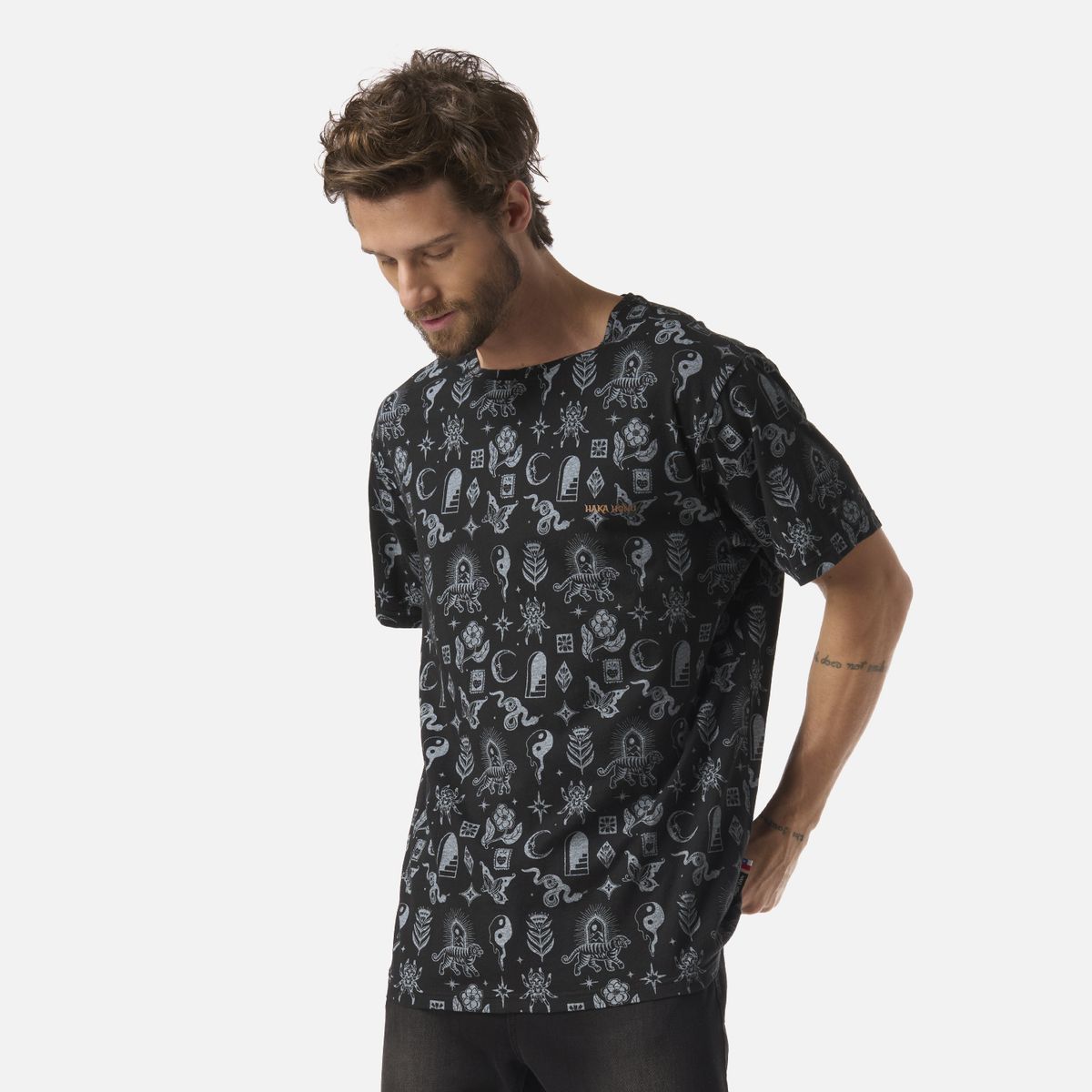 HAKA HONU - Polera Hombre Esoterica Print Negro Haka Honu