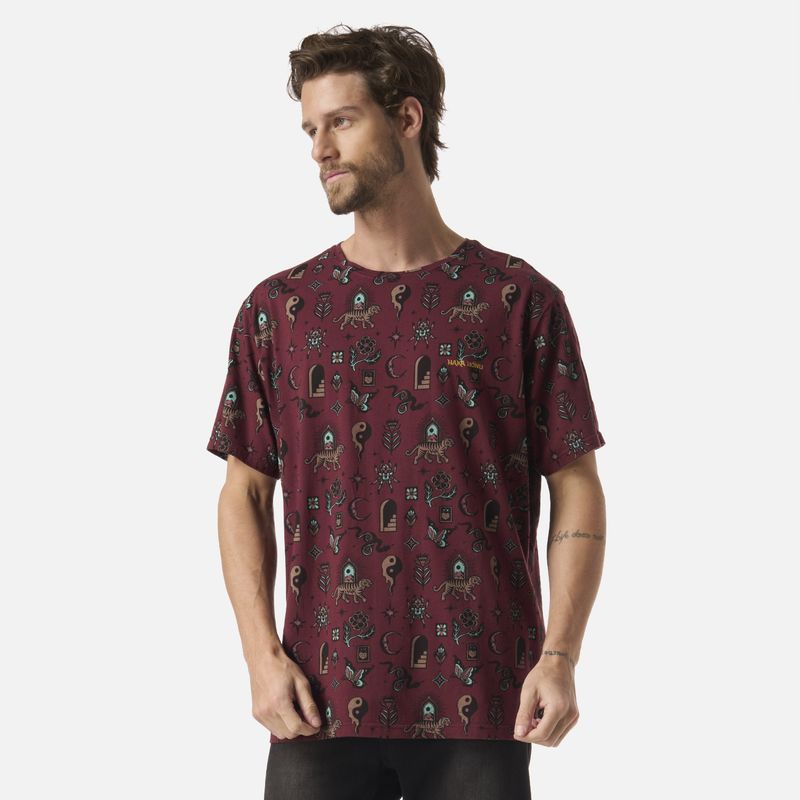 HAKA HONU - Polera Hombre Esoterica Print Burdeo Haka Honu