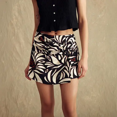 LOUNGE - Falda Short Paradiso