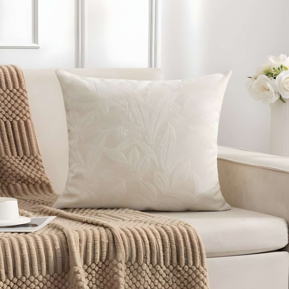 GENERICO - JUEGO DE 2 FUNDAS PELUDAS DE HOJAS 45X45 BLANCO…