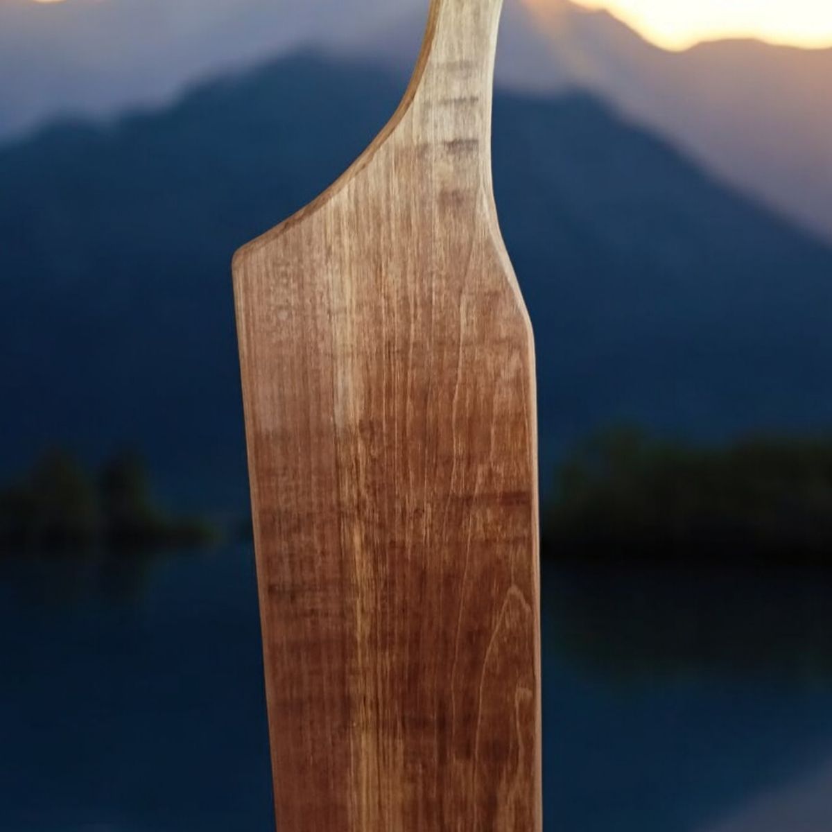 ARTESANIAS CHILENAS - TABLA DE PICAR RUSTICA DE MADERA NATIVA HECHA A MANO