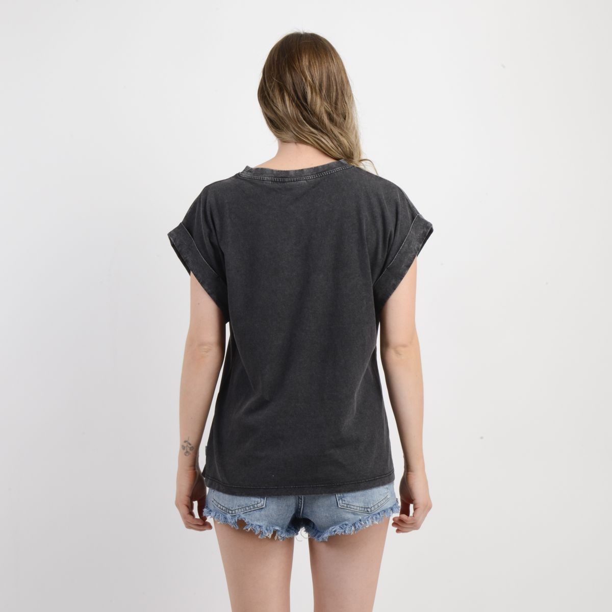 O'NEILL - POLERA MANGA CORTA SUR FLOWER NEGRO