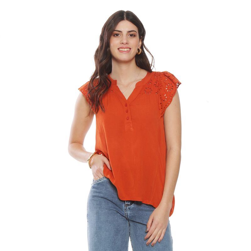 WADOS - POLERA MANGA CORTA CON BRODERY EN MANGA Y DELANTERO ESCOTE V
