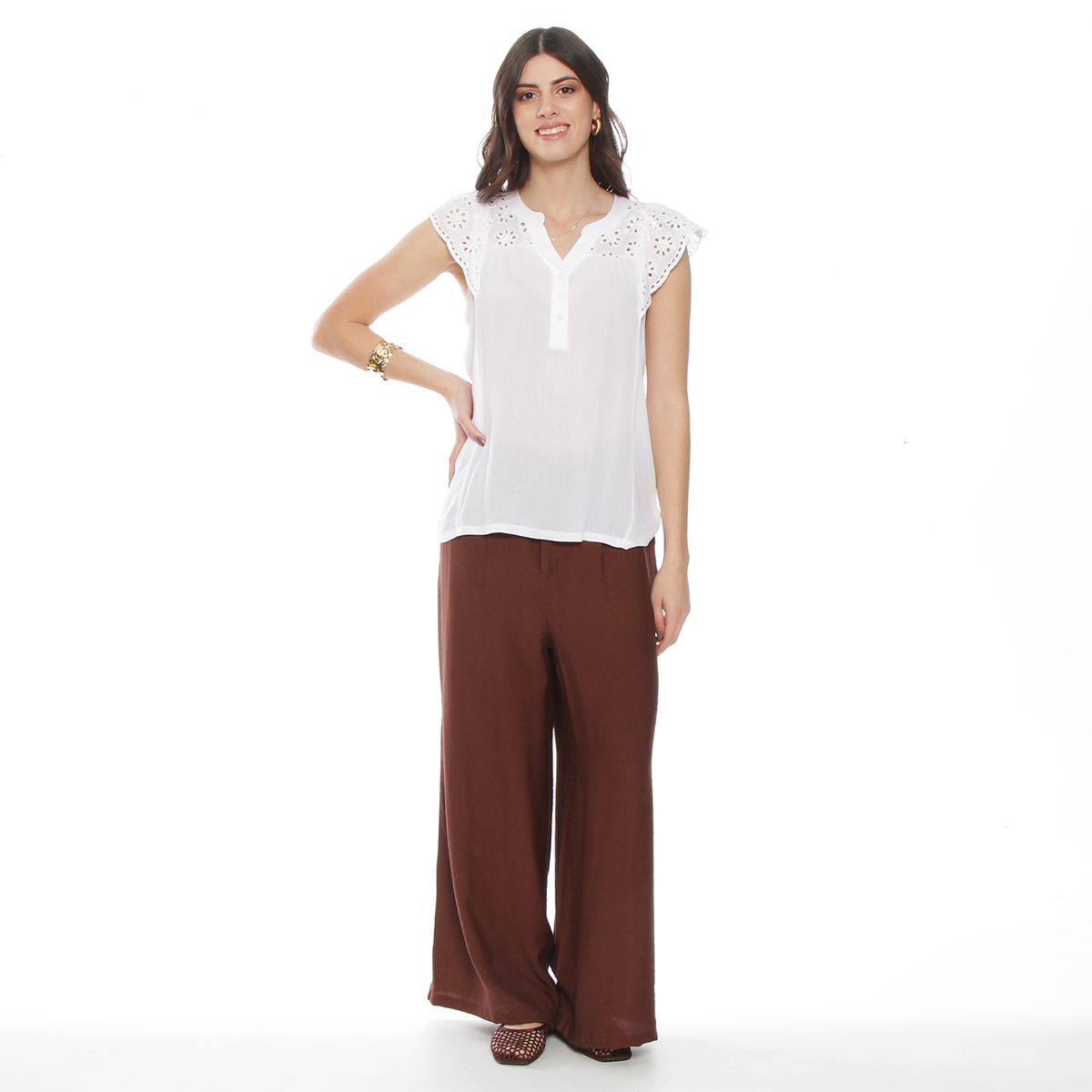 WADOS - POLERA MANGA CORTA CON BRODERY EN MANGA Y DELANTERO ESCOTE V