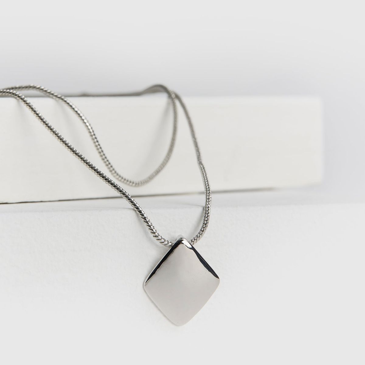 LOUNGE - Collar Mujer Choker Rombo