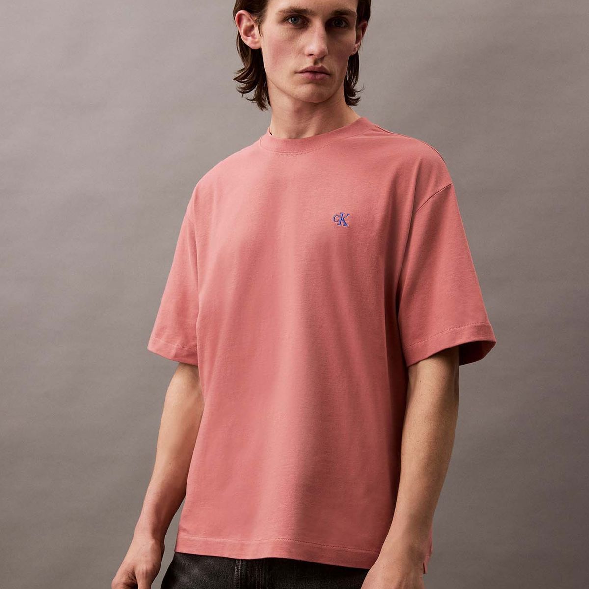 CALVIN KLEIN - Polera Relaxed con Monograma Archive Rosado Calvin Klein