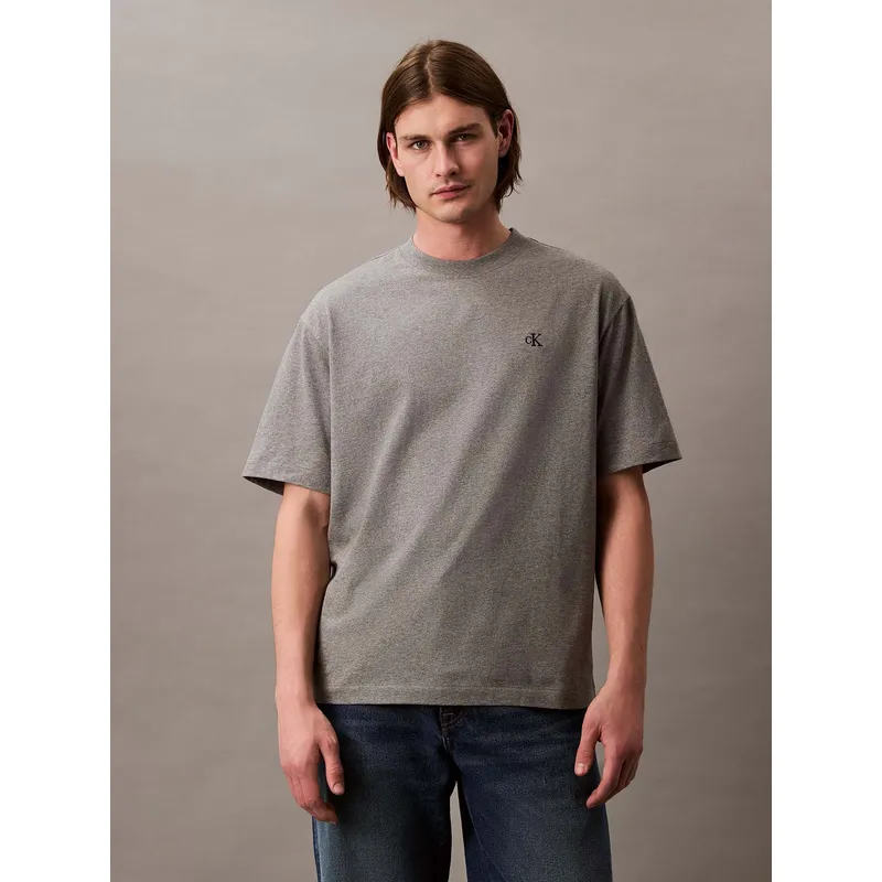 CALVIN KLEIN - Polera Relaxed con Monograma Archive Gris Calvin Klein