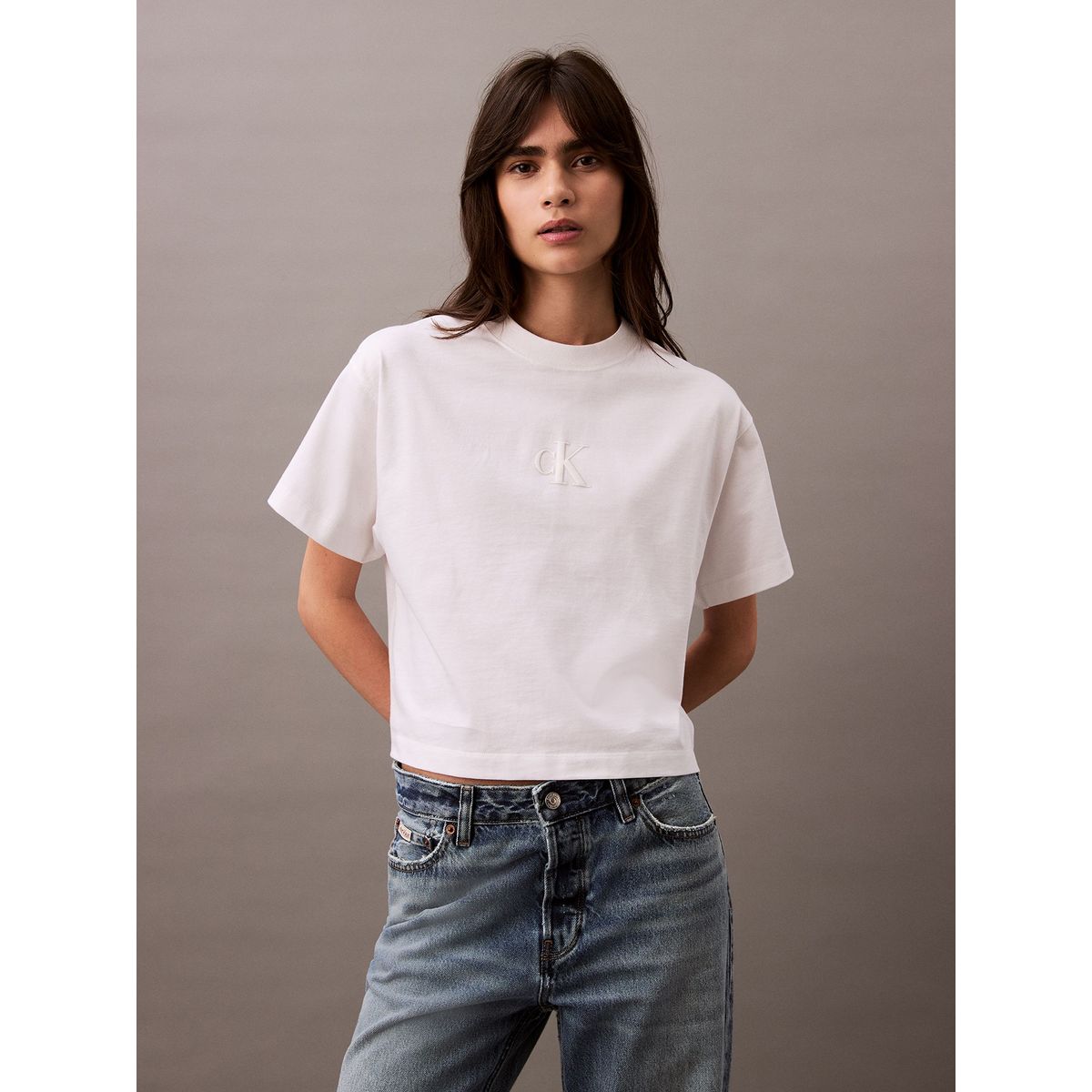 CALVIN KLEIN - Polera Cropped con Monograma Blanco Calvin Klein