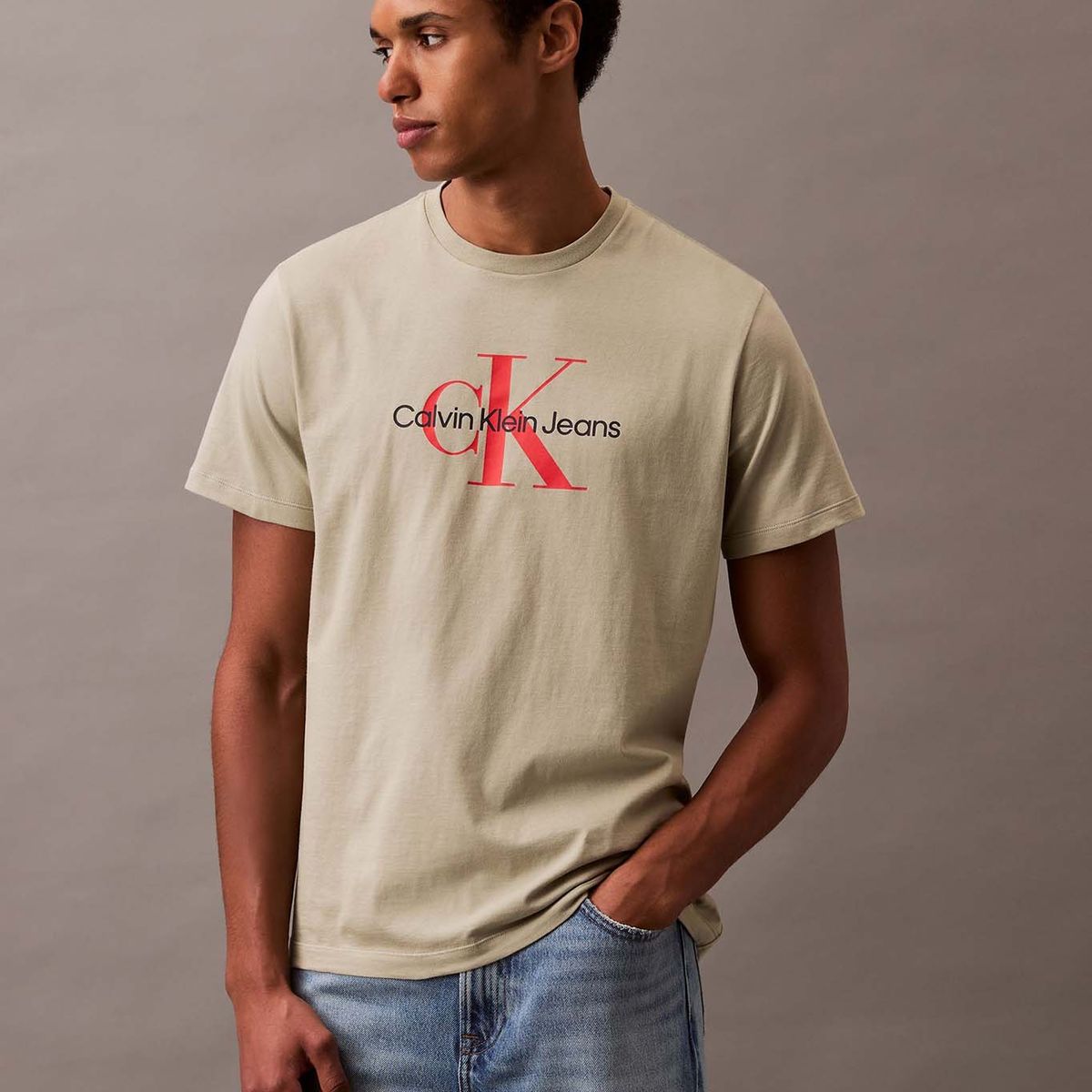 CALVIN KLEIN - Polera Monogram Verde Calvin Klein