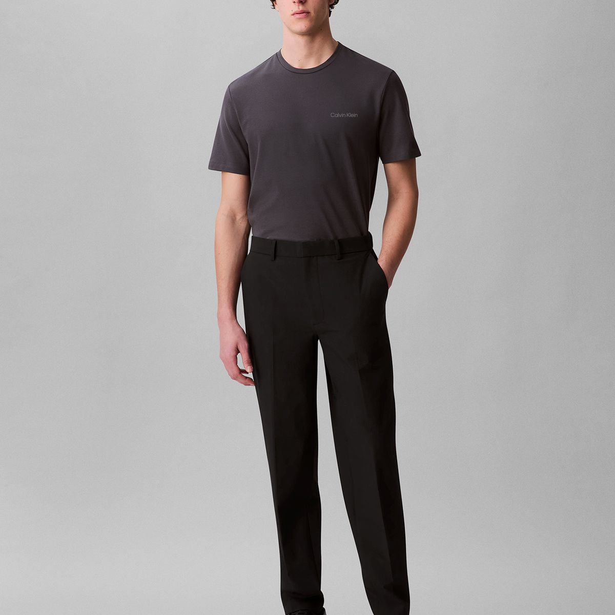 CALVIN KLEIN - Polera con Logo Tonal Gris Calvin Klein