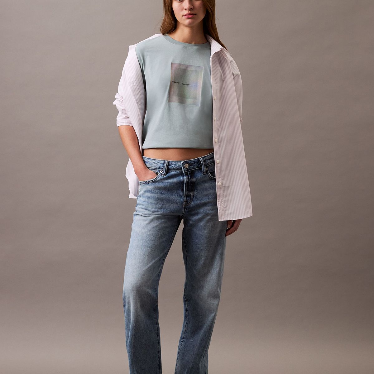 CALVIN KLEIN - Polera Clásica con Gráfico de Logotipo Fotográfico Verde Calvin Klein