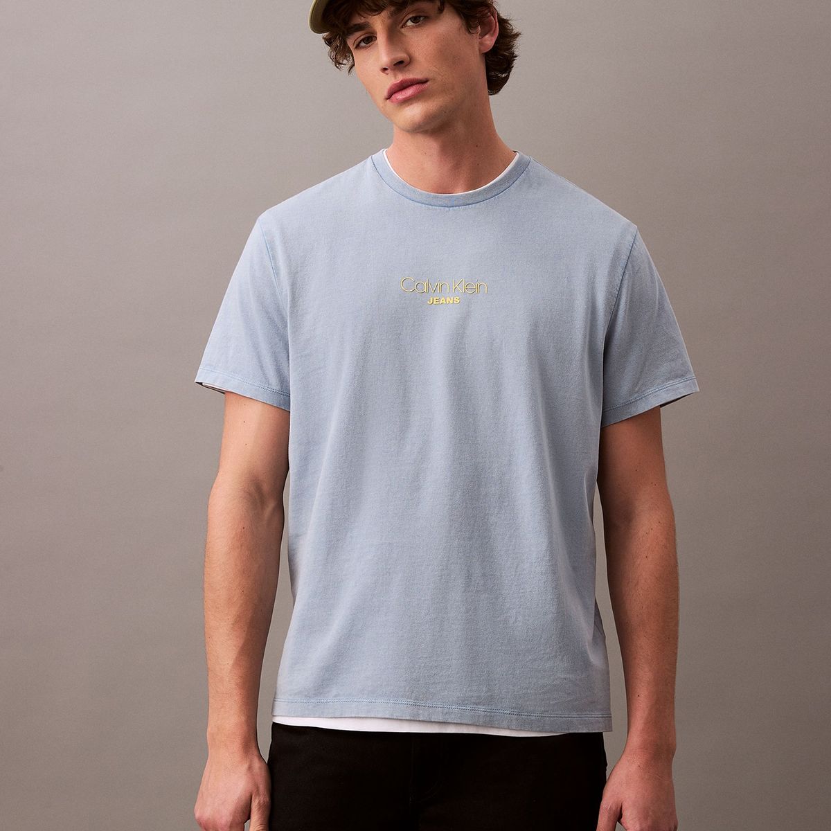 CALVIN KLEIN - Polera Acid Wash Graphic Celeste Calvin Klein