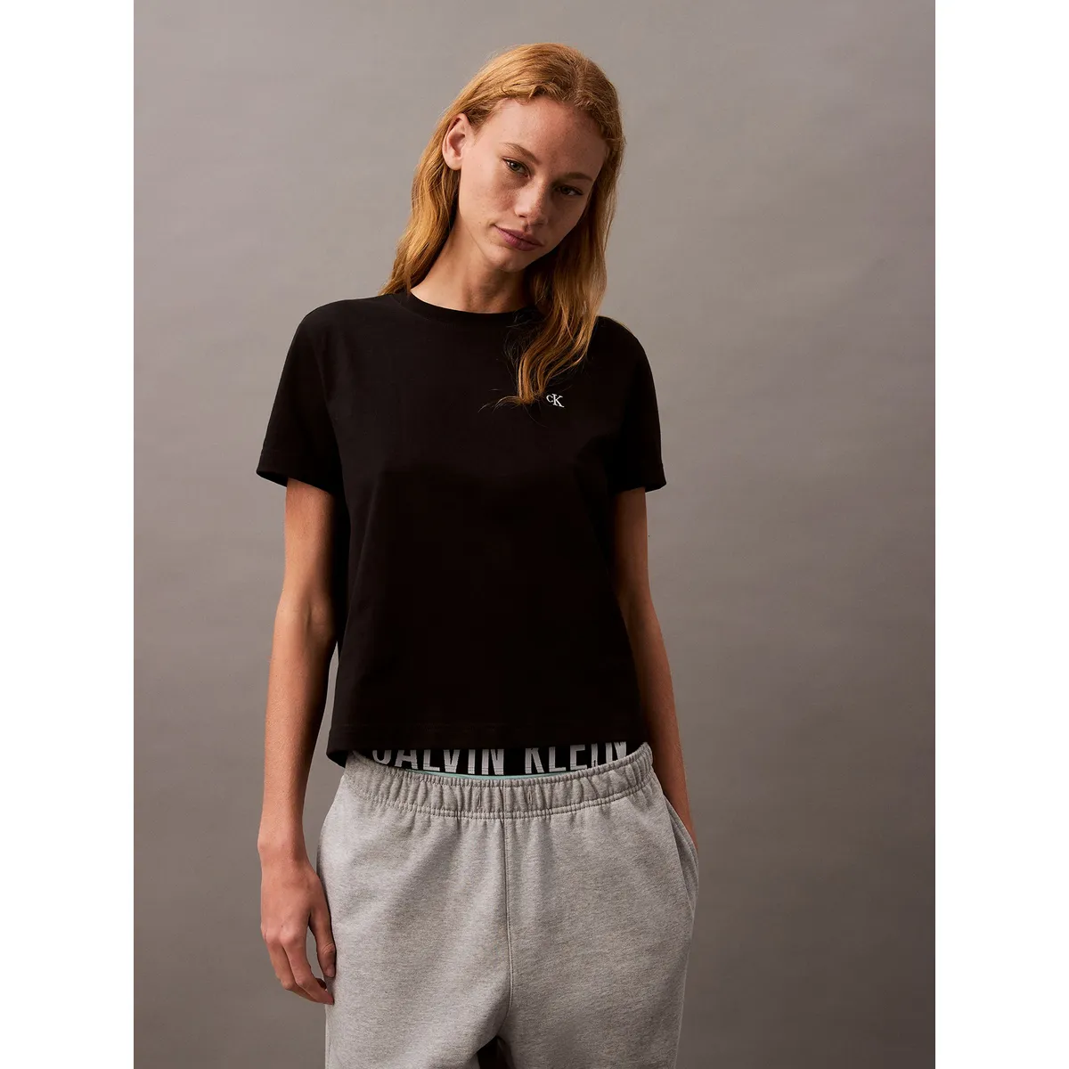 CALVIN KLEIN - Polera con Logo Archive Negro Calvin Klein