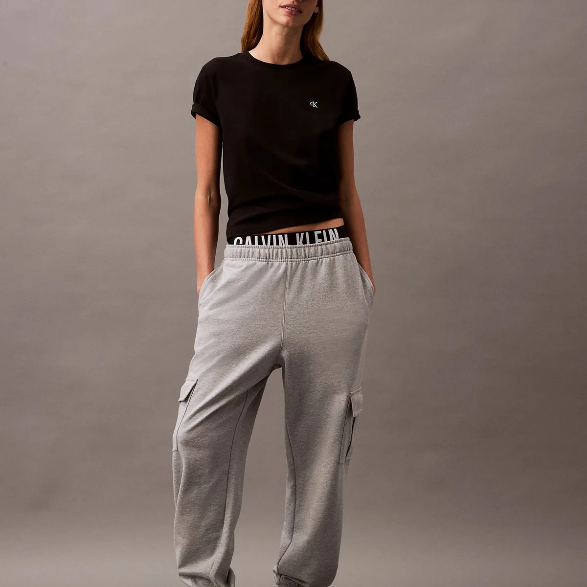 CALVIN KLEIN - Polera con Logo Archive Negro Calvin Klein