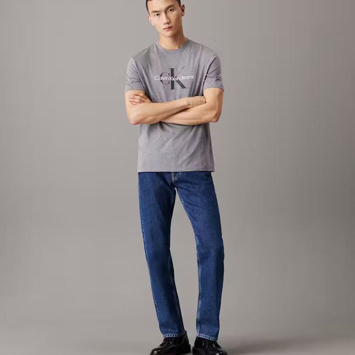 CALVIN KLEIN - Polera Monogram Gris Calvin Klein