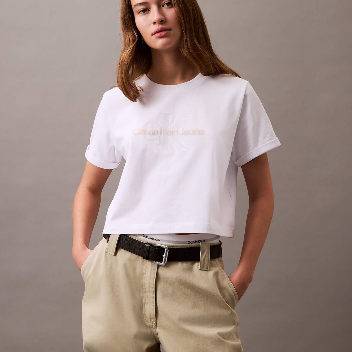 CALVIN KLEIN - Polera Cropped con Logo Brillante Blanco Calvin Klein