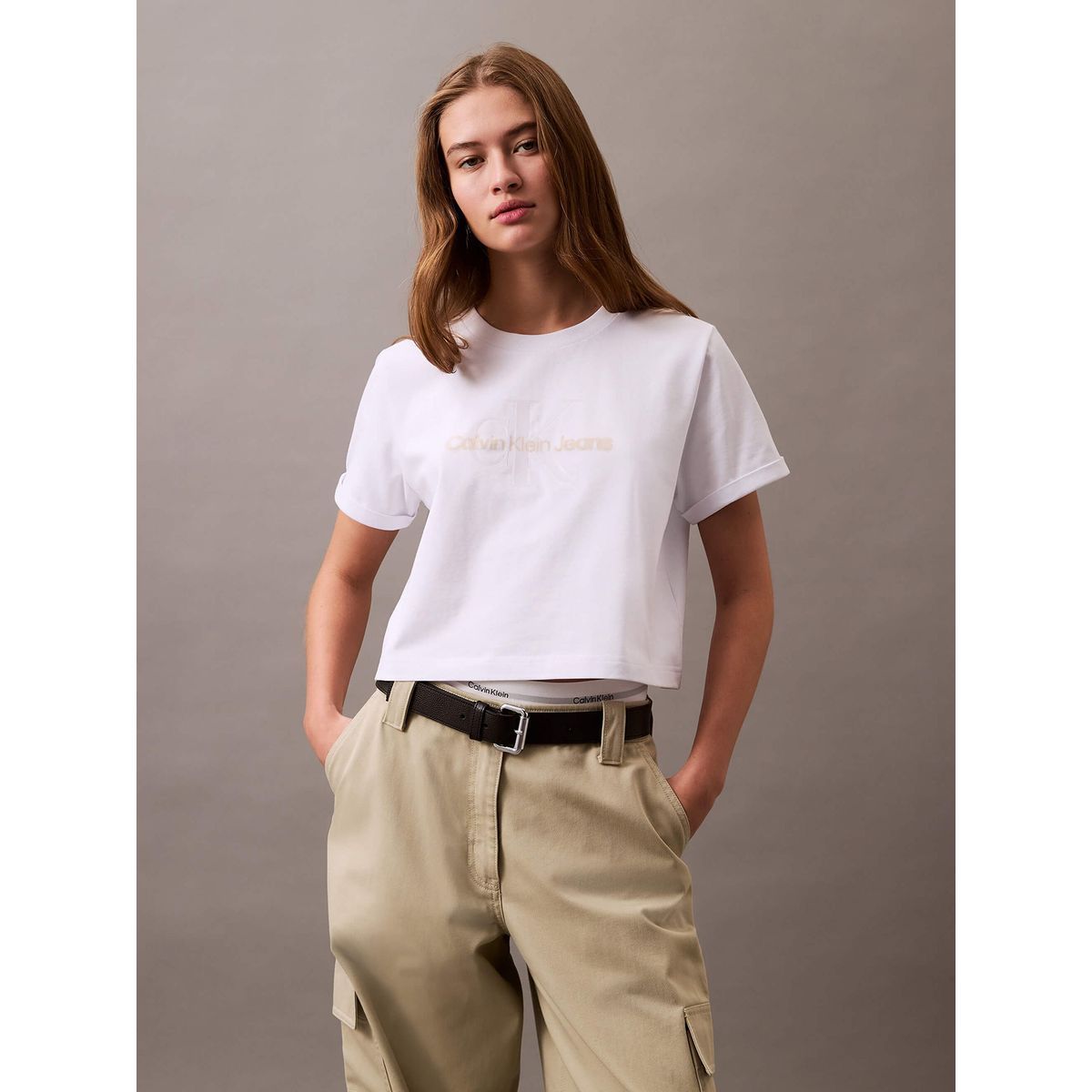 CALVIN KLEIN - Polera Cropped con Logo Brillante Blanco Calvin Klein