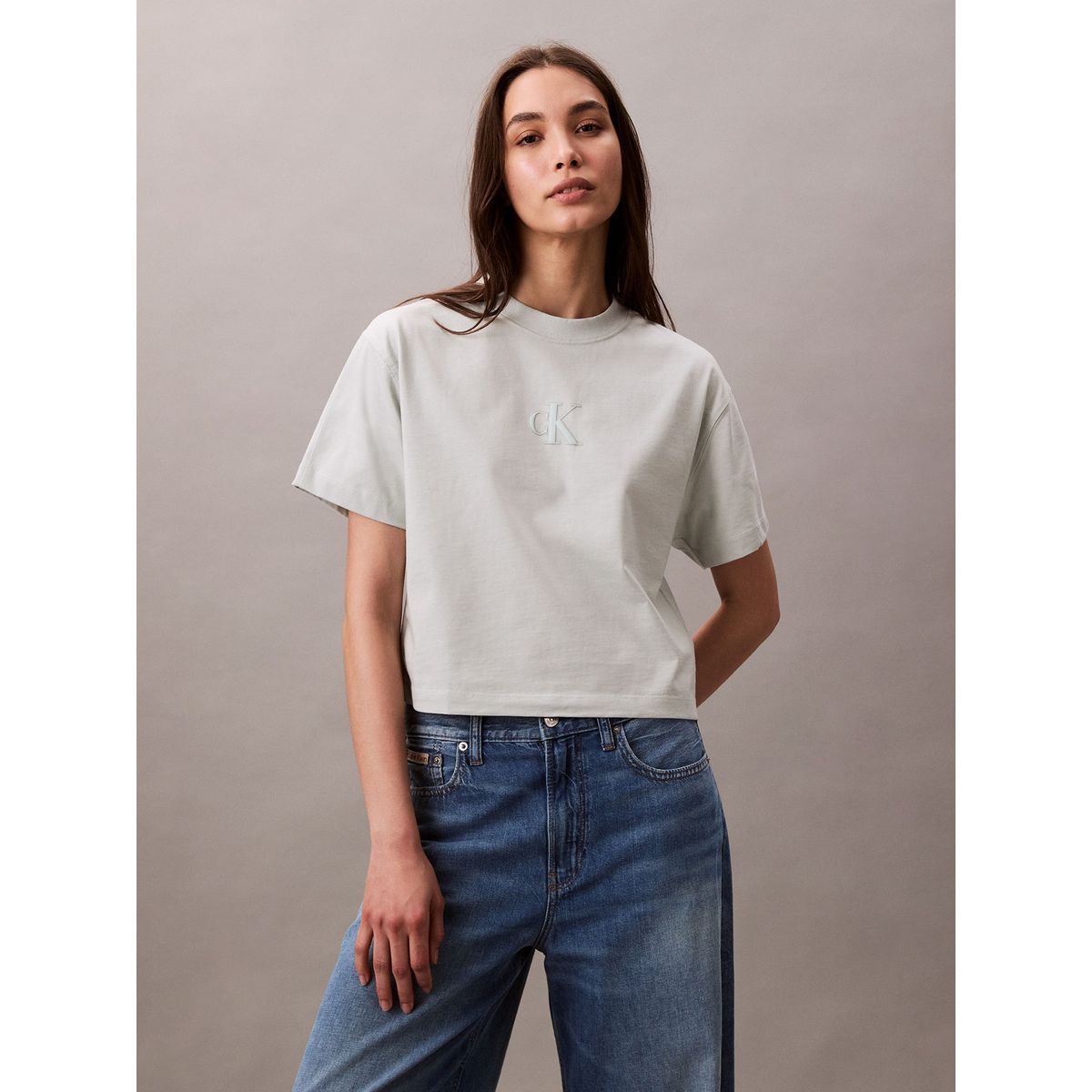 CALVIN KLEIN - Polera Cropped con Monograma Verde Calvin Klein