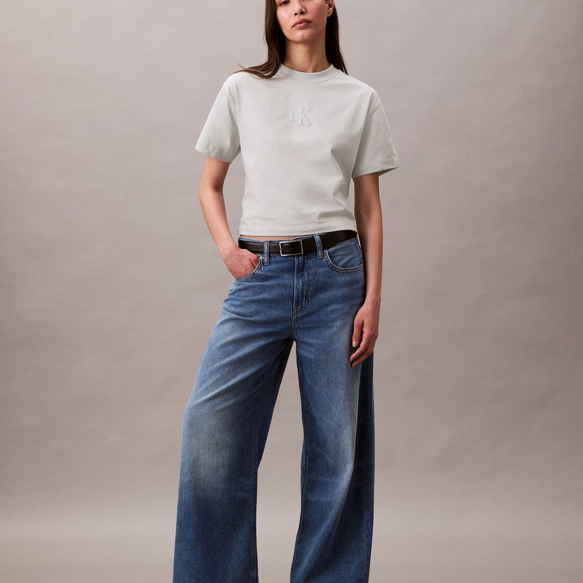 CALVIN KLEIN - Polera Cropped con Monograma Verde Calvin Klein