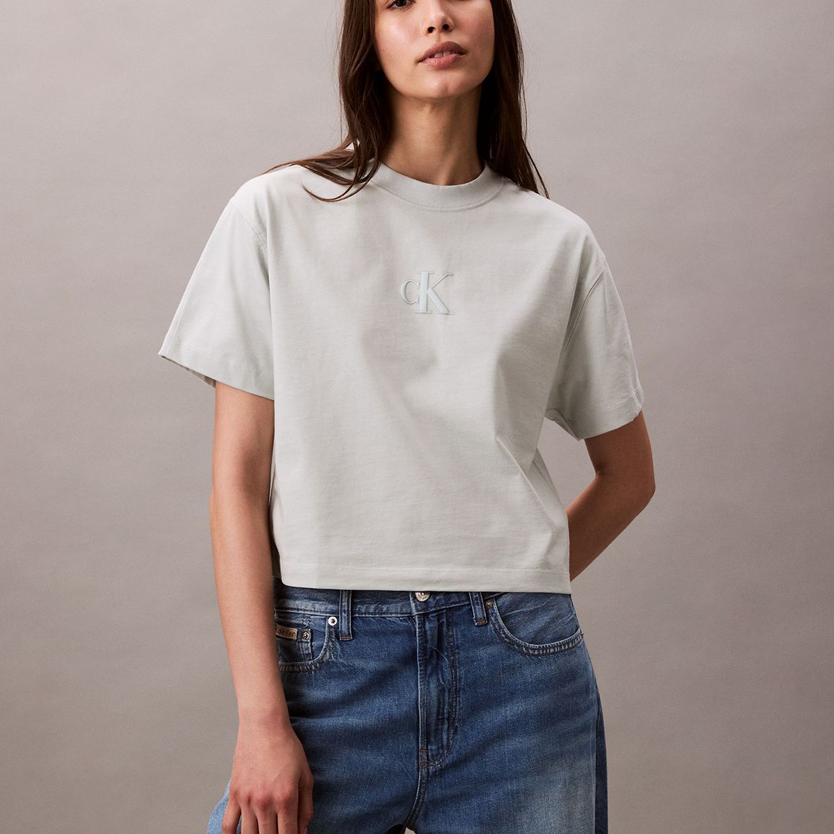 CALVIN KLEIN - Polera Cropped con Monograma Verde Calvin Klein