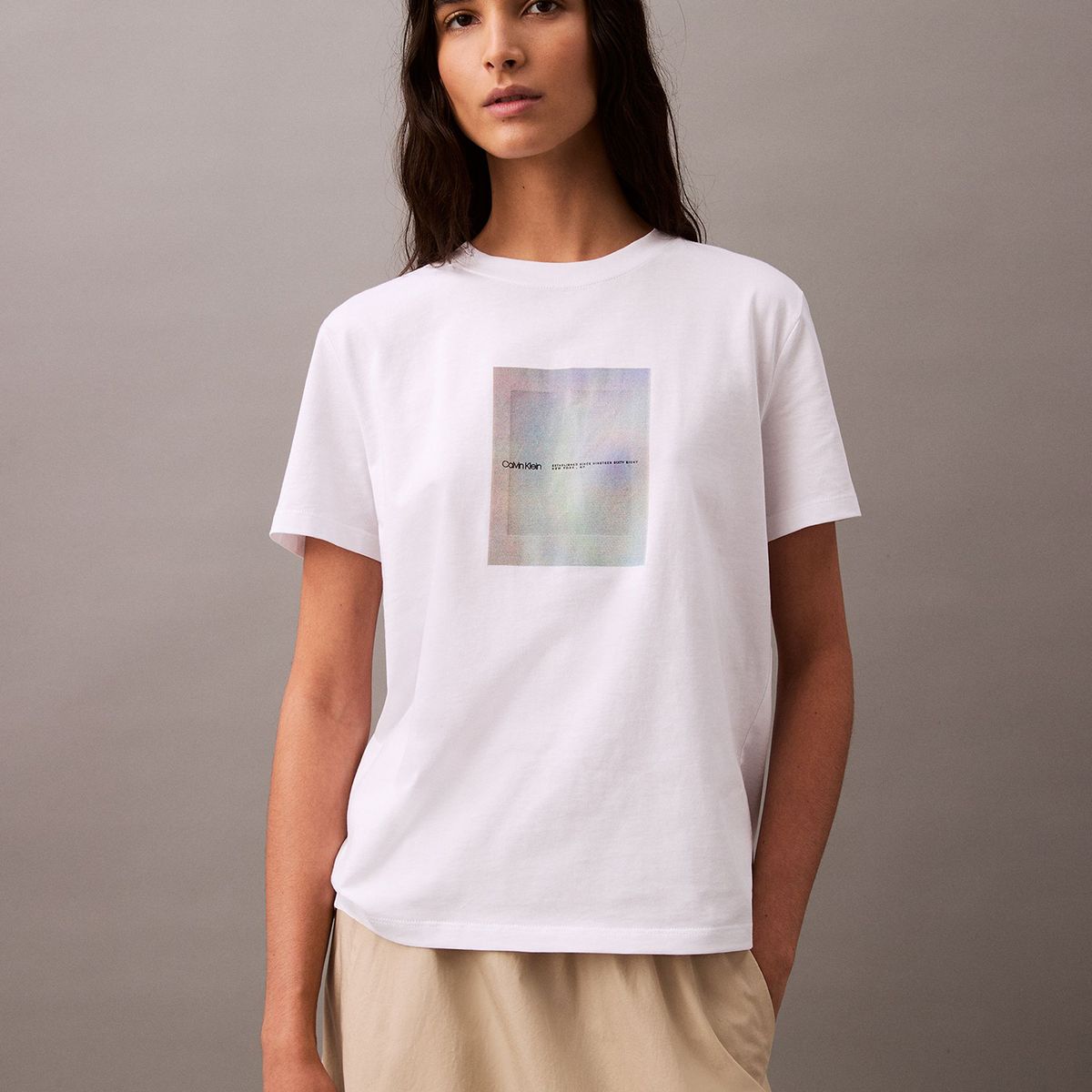 CALVIN KLEIN - Polera Clásica con Gráfico de Logotipo Fotográfico Blanco Calvin Klein