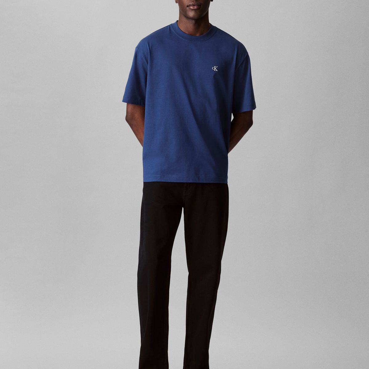 CALVIN KLEIN - Polera Relaxed con Monograma Archive Azul Calvin Klein