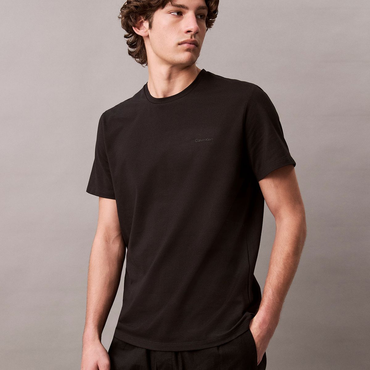 CALVIN KLEIN - Polera con Logo Tonal Negro Calvin Klein