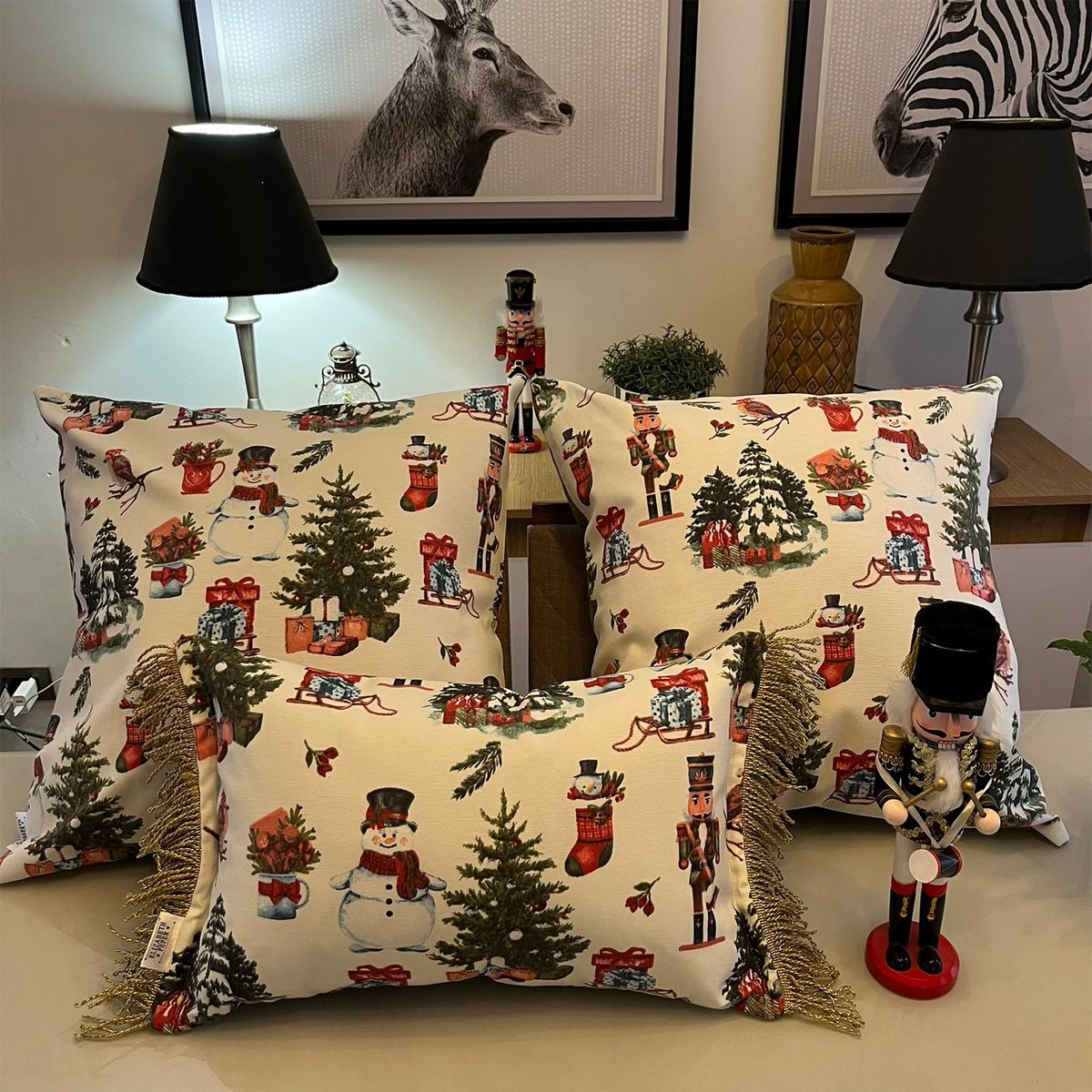 ELIZABETH PEPER - Cojin Decorativo Diseño Navideño Blanco 60x60 Relleno