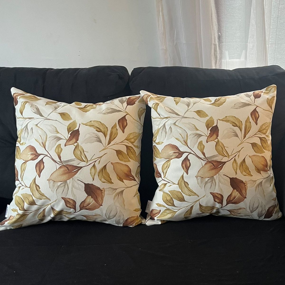 ELIZABETH PEPER - Cojin Decorativo Diseño Hojas Café 60x40 Relleno