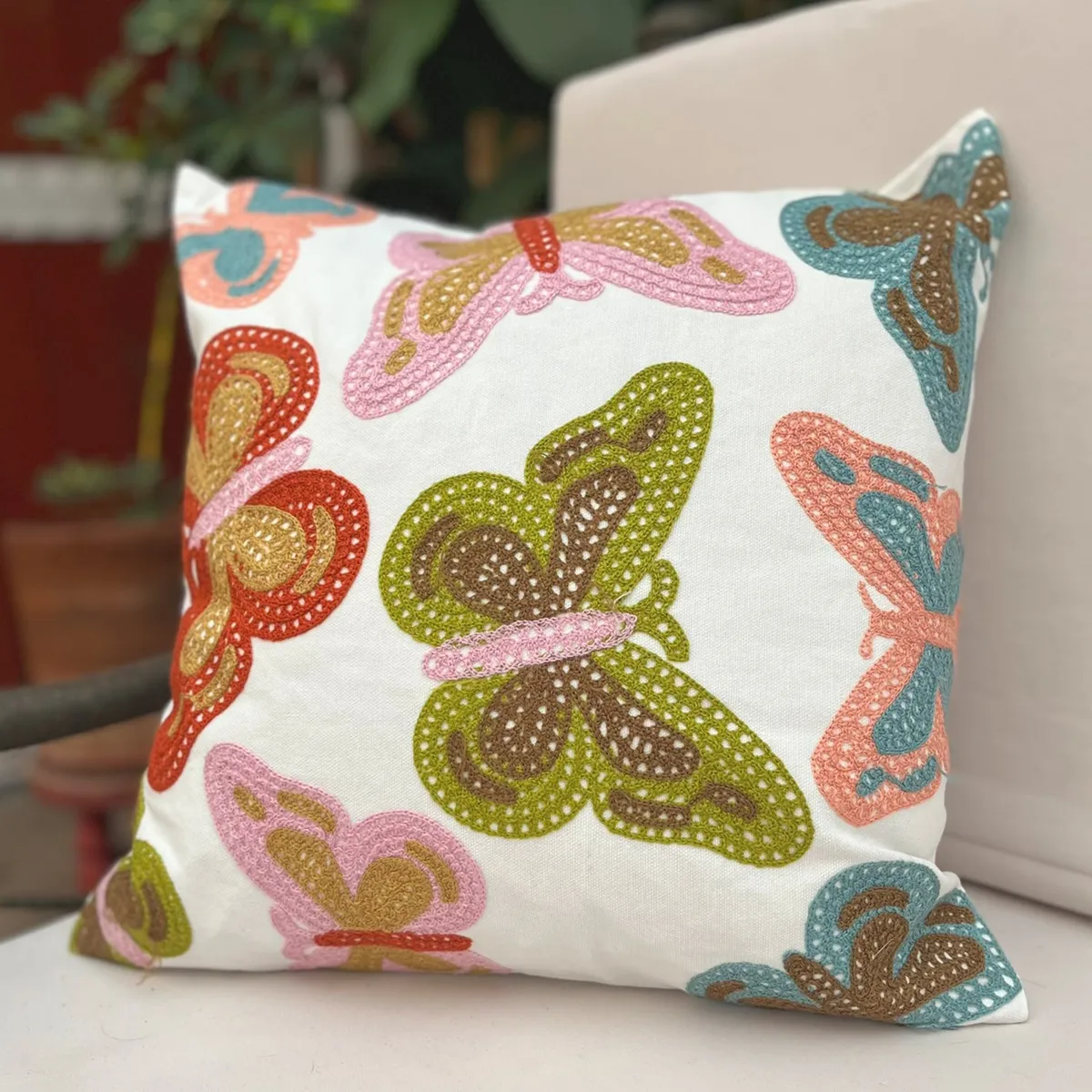 ELIZABETH PEPER - Cojin Decorativo Diseño Mariposas 45x45 Relleno