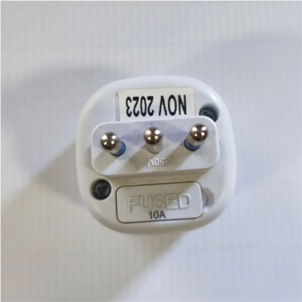 ELECTRALINE - Adaptador Shuko Con proteccion y fusible