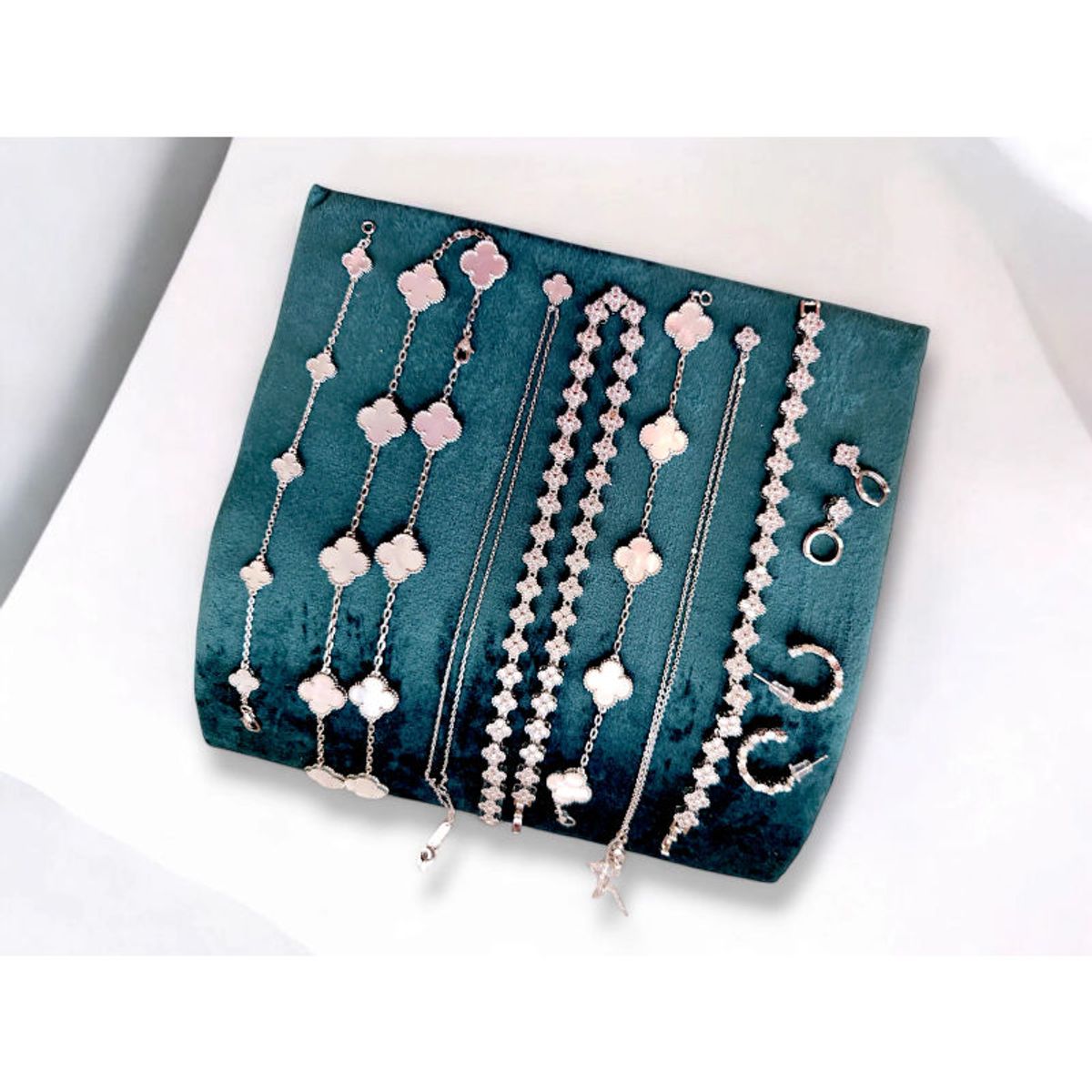 AMBAR JOYERIA - Aros Argollas Trébol Mini - Baño Rodio