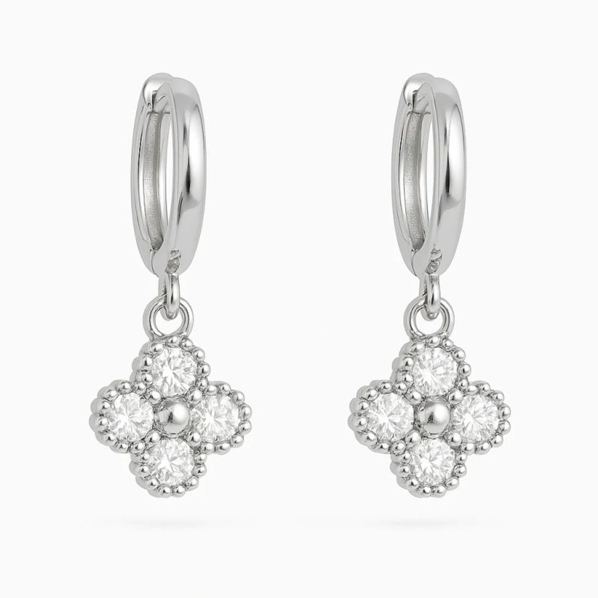 AMBAR JOYERIA - Aros Argollas Trébol Mini - Baño Rodio