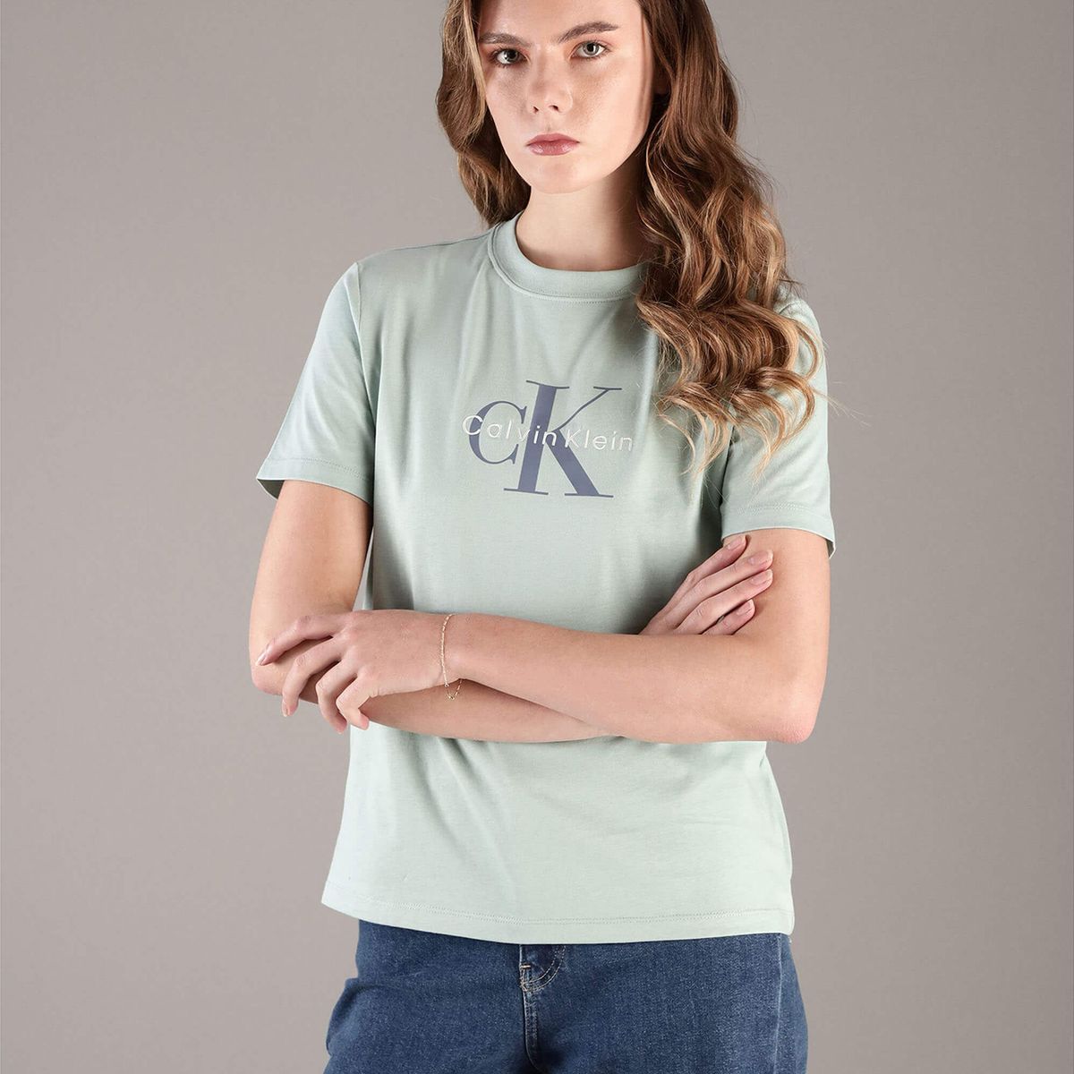 CALVIN KLEIN - Polera Clásica con Monograma Estampado Verde Calvin Klein