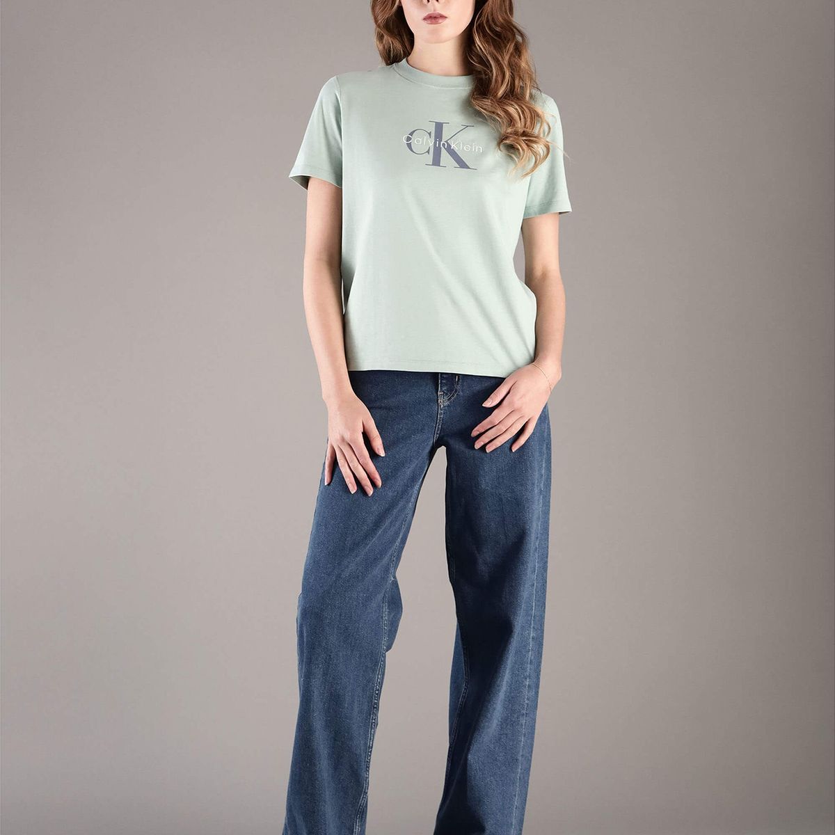 CALVIN KLEIN - Polera Clásica con Monograma Estampado Verde Calvin Klein