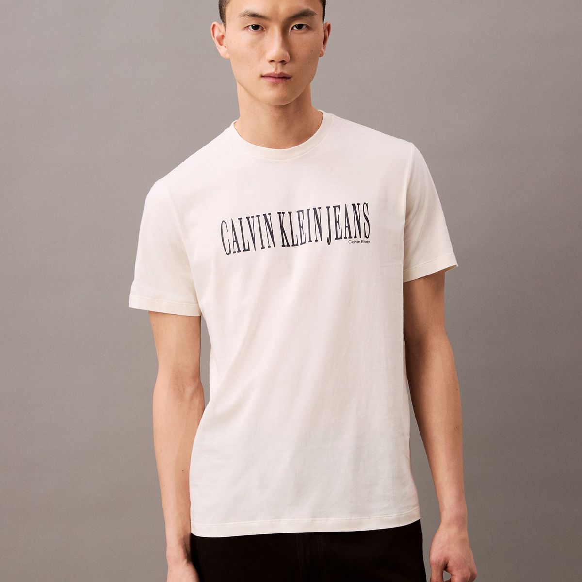 CALVIN KLEIN - Polera Stretch Graphic Beige Calvin Klein