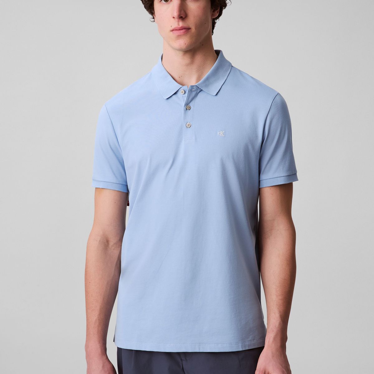 CALVIN KLEIN - Polo con Monograma Bordado Celeste Calvin Klein