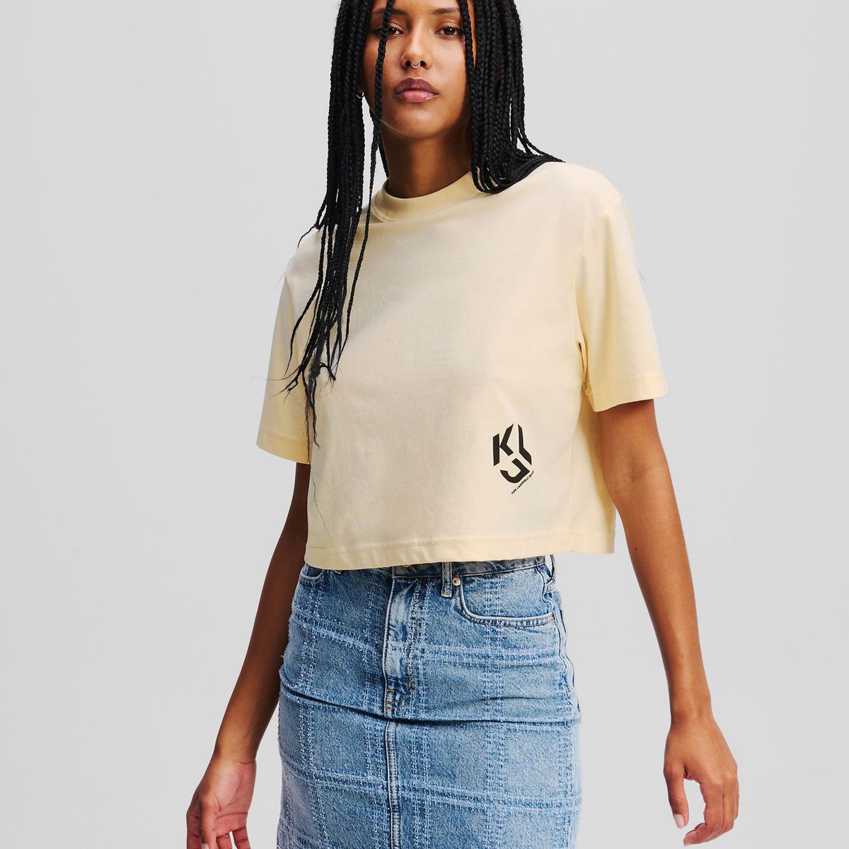 KARL LAGERFELD - Polera cropped con monograma