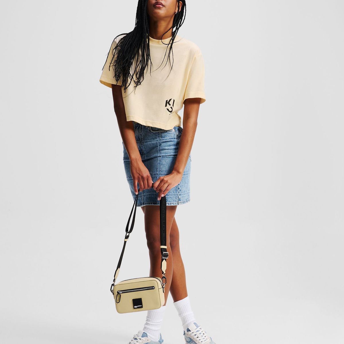 KARL LAGERFELD - Polera cropped con monograma