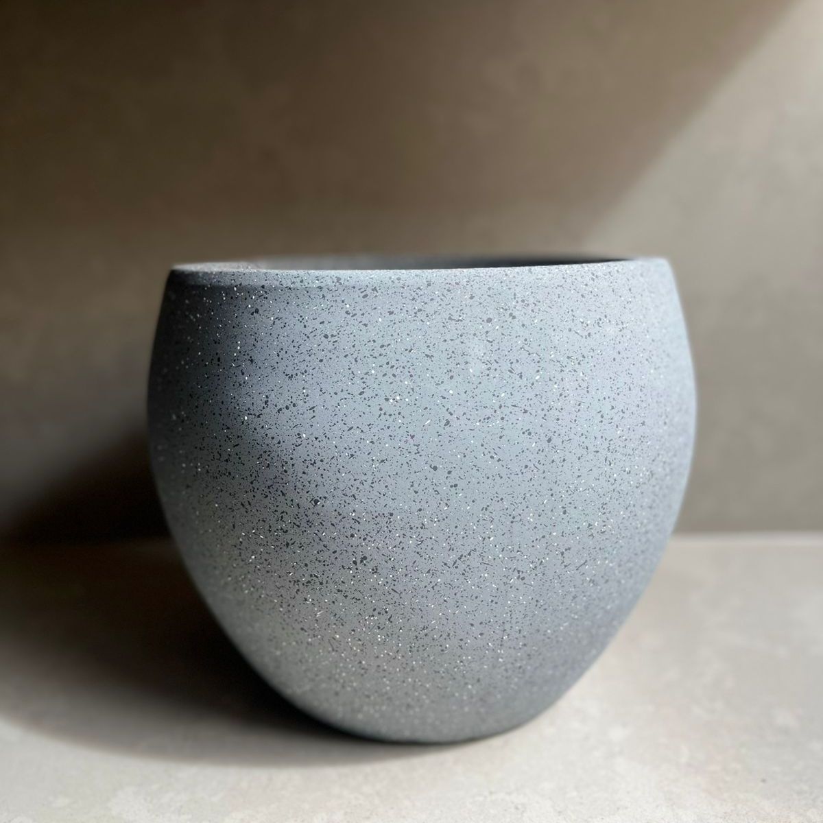 GENERICO - MACETERO GRIS 33x26 cm