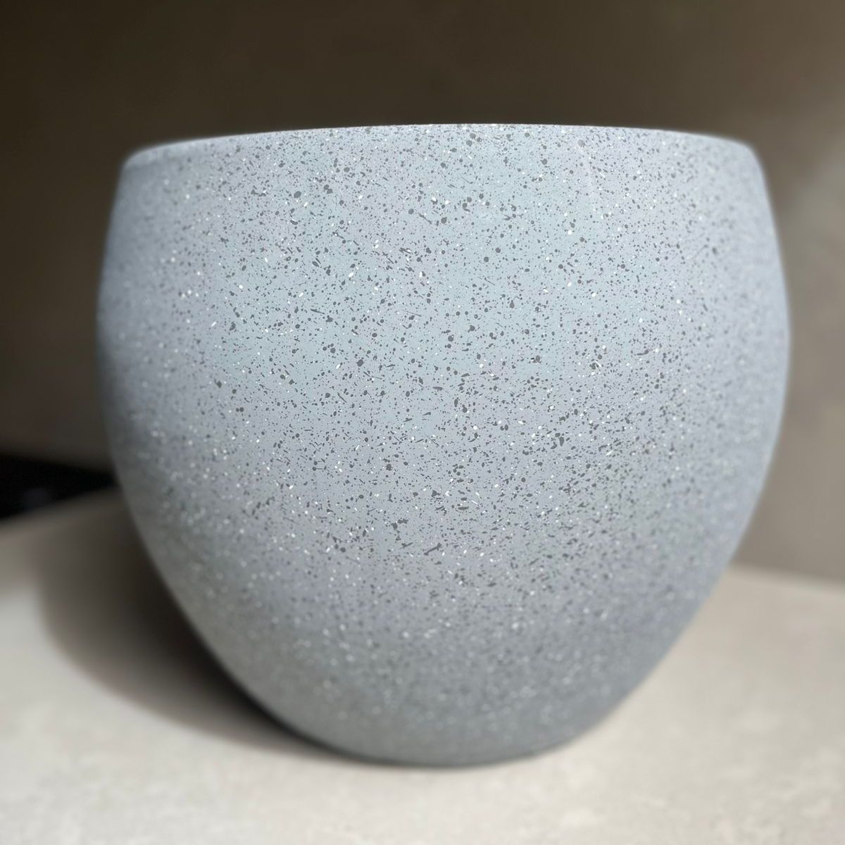 GENERICO - MACETERO GRIS 33x26 cm