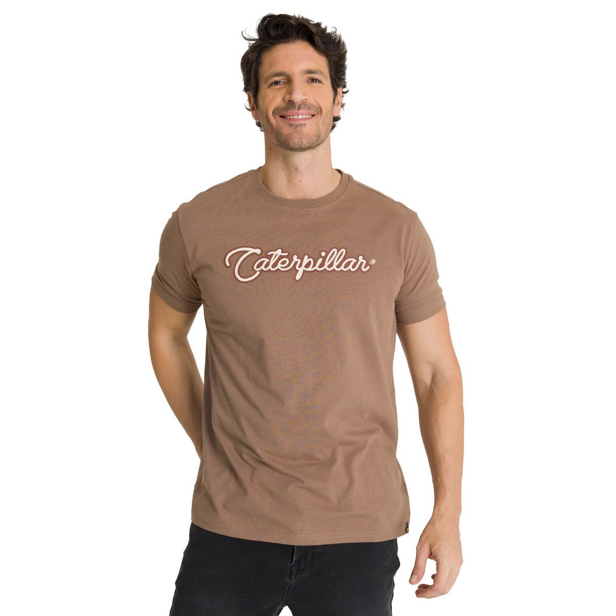 CAT - Polera Manga Corta Hombre Roam Free Café CAT
