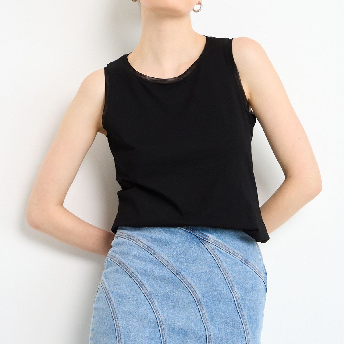 IO - Polera Sin Mangas Mujer Negro Io