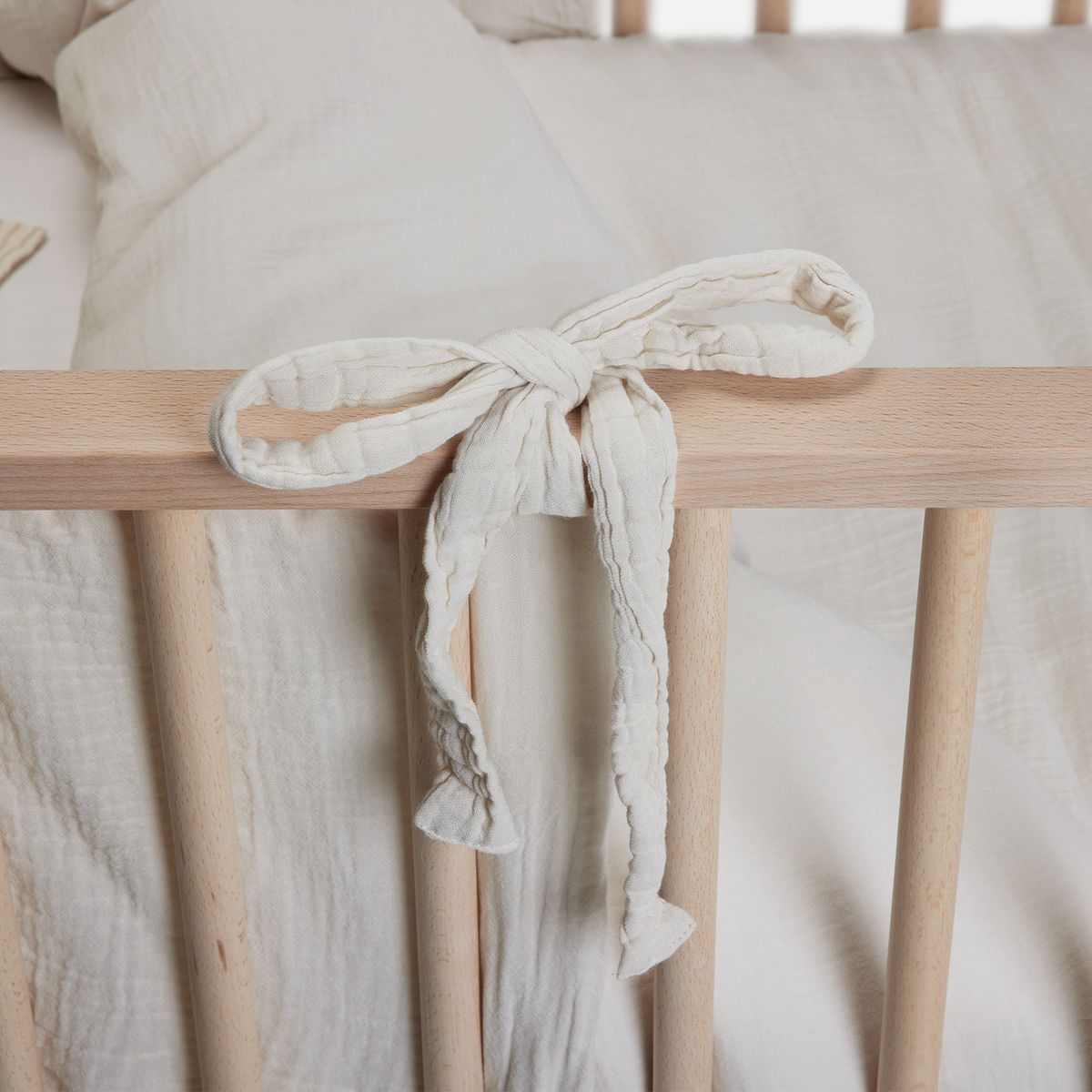 BABYROSEN - Protector De Cuna Muselina Crudo