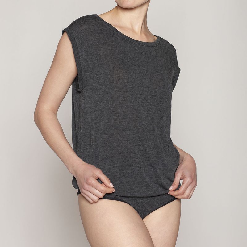 MONARCH - Polera Estilo Body Holgado Sin Manga Lasst