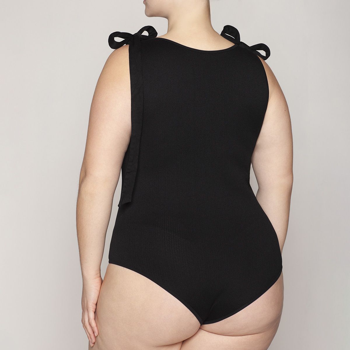 MONARCH - Polera Estilo Body Acanalado Lazos Lasst