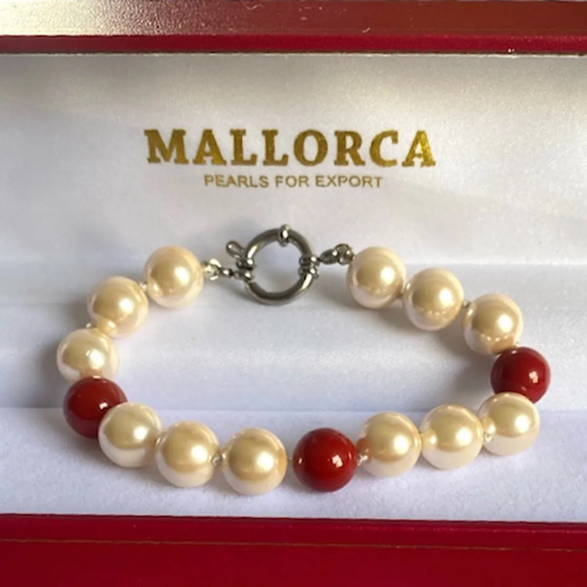 MALLORCA - PULSERA PERLAS DE MALLORCA 10 MM. BEIGE Y ROJO ITALIANO.